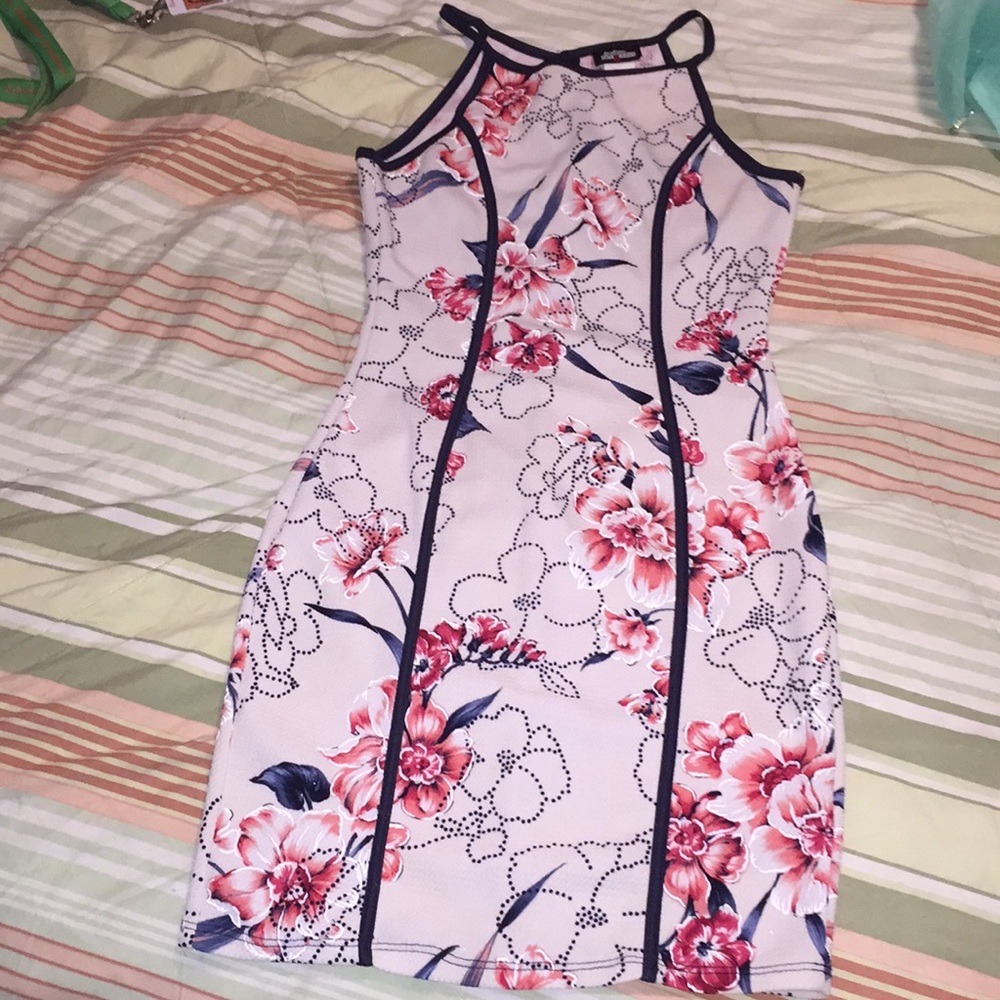 Flower patterned white & navy color dress 🌺